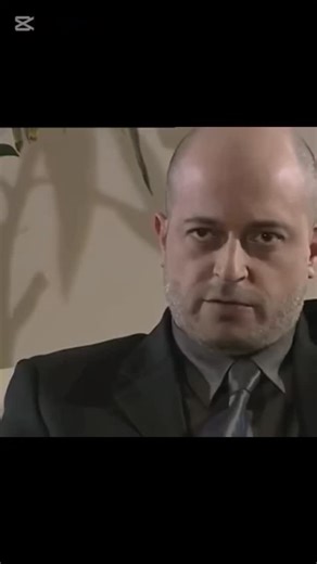 UZB on Instagram: "Masterful technique transforms fruit gathering into art. A skilled worker performs a mesmerizing maneuver that seems almost effortless. With a swift extension of the arm, he sends most of the fruits flying forward, only to pull the bucket back in one seamless motion. This technique happens so quickly, precisely, and smoothly that it looks like a single, flowing movement. The use of centripetal force is key here – as he extends, the fruits are thrown outward, and with perfect t