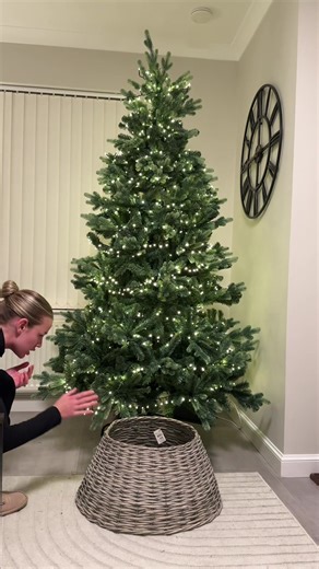 Christmas Tree Setup Fails That Will Make You Laugh