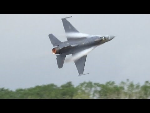 RIAT 2019 US Air Force F-16 Viper Demo Team Powerful Aerial Demonstration !!