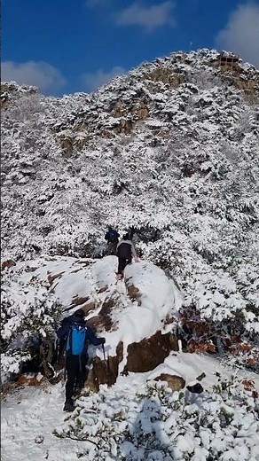 251214#50대아줌마등산#관악산설경#부부등반#맑은하늘#적당한햇빛#산뜻한바람#기분좋은공기#동료들과의웃음#눈가루