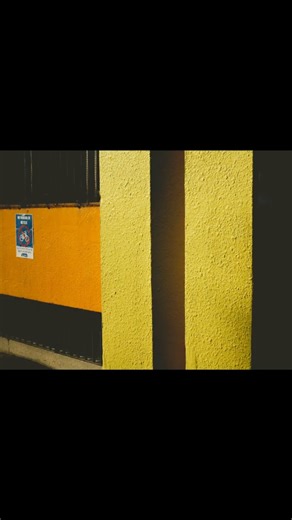 minimalist street photography: chasing lights, colours and shadows