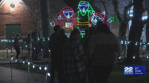 Families enjoy Bright Nights at Forest Park on Thanksgiving