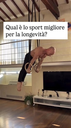 Raffaele Agus // Allenamento Funzionale on Instagram: "Nel 2025 Altulea e colleghi hanno analizzato oltre 95.000 ex atleti internazionali, provenienti da 44 sport diversi e 183 Paesi, confrontando la loro durata di vita con quella della popolazione generale. Quasi tutte le discipline mostravano un vantaggio, ma non nella stessa misura. Gli sport “ginnastici” (ginnastica e salto con l’asta) risultavano associati alle maggiori aspettative di vita: diversi anni in più, in media, rispetto alla popol