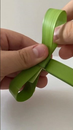 How to make an easy palm cross on a Palm Sunday (Tutorial)