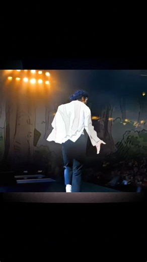 this kid sings Michael jackson song #beatit #michaeljackson #mj