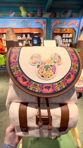 How cool is this Mickey Mouse backpack inspired in Animal Kingdom? We love it!! | Disney Addicts