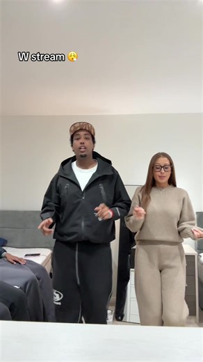 W stream @FR33Z @itsNOTrahim @Luna Michelle @Ricky Roze @𝙷𝙴𝙽𝙽𝚈♡