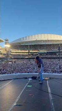 The last trumpet and sax solo on the Loop Tour - Adelaide going out singing ☀️