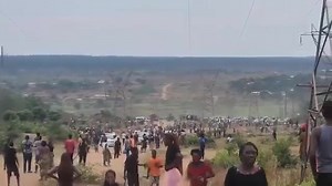 #BREAKING_NEWS:😳🙆🏾‍♀️Grave diggers have unearthed suspected gold in Ndola Kantolomba cemetery. A sudden scramble is underway. Will the cemetery survive? | Generation Media Zambia