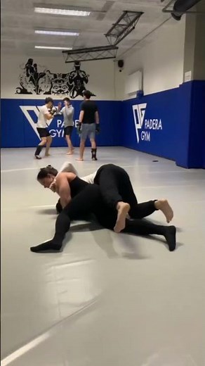 Training spar | Man vs woman