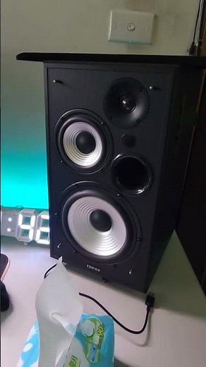 Edifier R2750DB Insane Bass Test