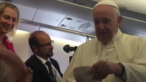 Forget autographs, Pope Francis likes to trade hats