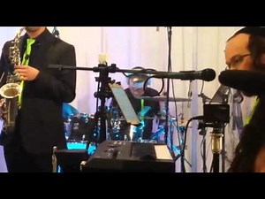 Berry Weber sings Hashivenu Hashem elecha