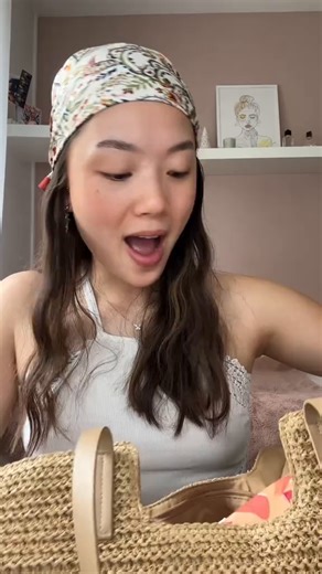 2.1K views · 19 reactions | Qu'est ce qu'il y a dans le sac de Adelise ? ☀ Spoiler alert : la collab Bourjois x Soi Paris qui sent TELLEMENT bon l’été !  Une collection solaire, colorée, fun... comme l’été qu’on attendait tous ! ✨ | Bourjois Paris | Facebook