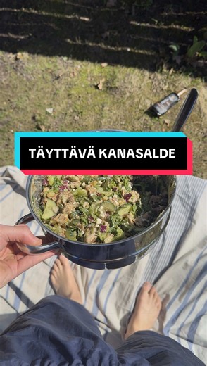 Kanasalaatti älyttömällä volyymillä — täyttävä resepti