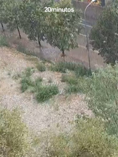 Una tormenta de granizo descarga en Girona en una tarde de alerta en Catalunya #granizo #tormenta #girona #noticiastiktok