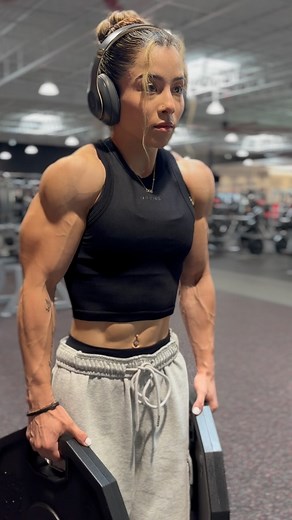 Ruby Rivera on Instagram: "Trapping for days 🪤 Revive Racer top DFYNE - size XS Impact Sports bra DFYNE - size XS code: RIVERA #gymgirl #gym #gymmotivation #lift #liftheavy #lifting #fit #fitness #muscle #musclemommy #bulk #cut #lean"