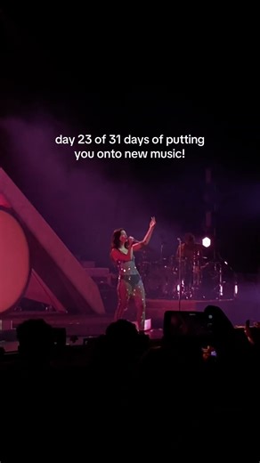 LORDE!!! #lorde #concert #losangeles #newmusic #solarpower #live #viral #ribs #newmusic