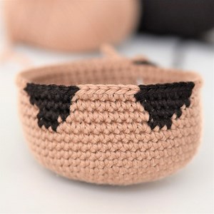 Tutorial - How to crochet with 2 colors at once (video) | lilleliis