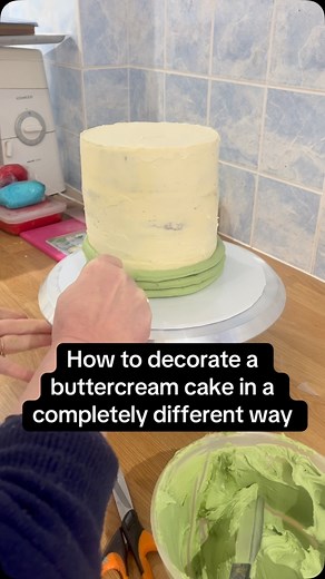 How to decorate a buttercream cake in a completely different way #fyp #buttercream #cake | Tracey Mann Cakes