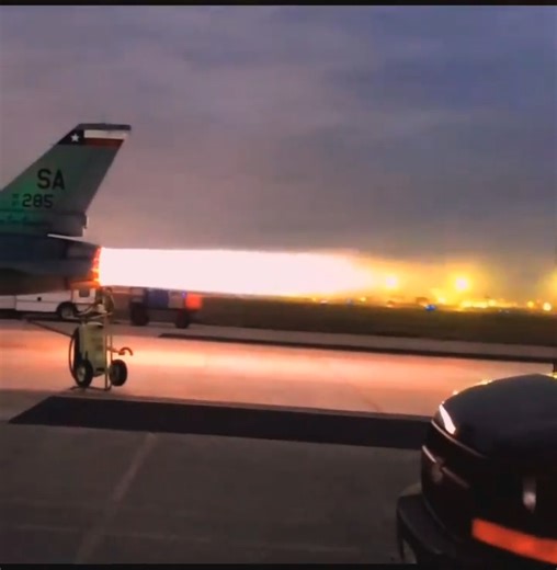 Texas Air National Guard F 16 Burner Test #f16 #airnationalguard #burnertest #fighter #fighters #fighterjet #fighterpilot #fighterjets #fighterslife #fighterlife #fighterhelmet #fighterplane #fightertutor #fightergirl | Q3