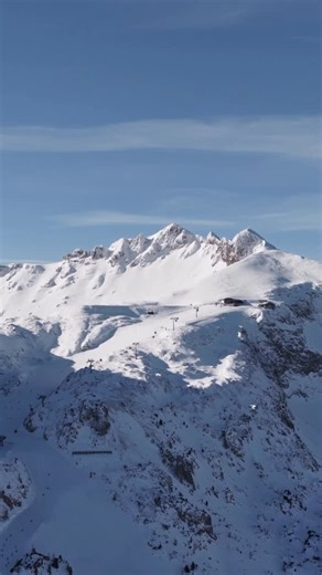 Obertauern, Austria on Instagram: "Blauer Himmel & Sonnenschein ☀️🥰 #obertauern #loveobertauern #salzburgerland #winter #snowbertauern @didi.koerbler 🎥"