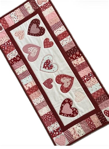 Valentine’s Table Runner PDF Pattern, Heart Table Runner Pattern, Appliqué Valentine Table Runner Pattern, Valentine Table Topper Pattern - Etsy Canada