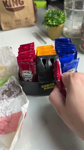 THE EASIEST WAY TO OPEN A KETCHUP PACKET!