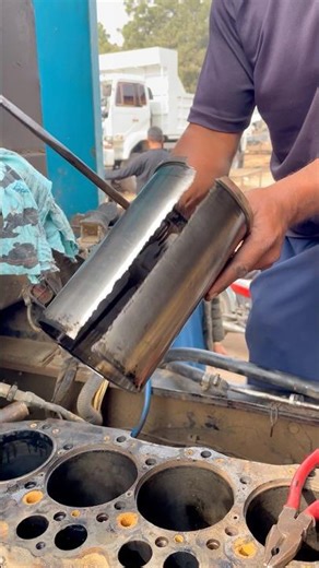 How to fix Sleeve removing Cylinder |hammer used viral trick #mechanic #Dryliner #remove #shortsfeed