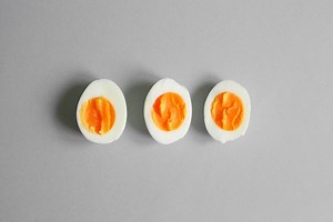 Schneller Trick: Gekochte Eier in wenigen Sekunden pellen