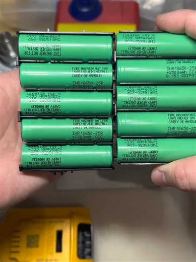 SAMSUNG 25R Battery Pack for DEWALT Power Tools