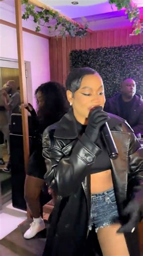 Sha Sha performing Tender Love at Disoufeng Pub. | Piano Connect