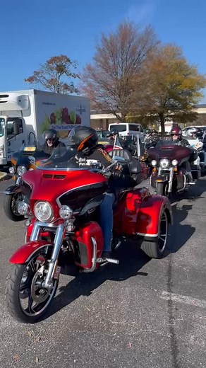 Hampton Roads Harley Owners Group dropped off 207 pounds 2 turkeys at the Kroger in Tabb. #Harley #ownersgroup #motorcyclelife 29th Annual Mayflower Marathon Food Drive presented by @budshvac | 106.9 The Fox