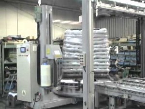 パレットストレッチ包装機 トップシート装置付