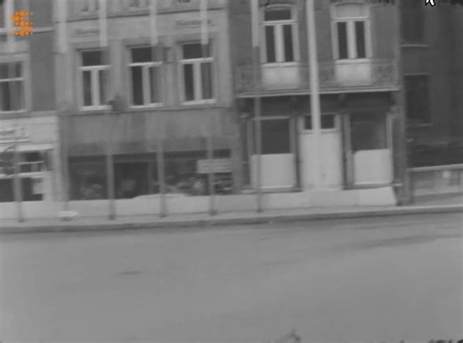 A Godinne, à deux pas de la maison d'Eugène Ysaye, Michel Brasseur, collectionne les vieilles voitures. 1970 | Ma Jeunesse Godinnoise