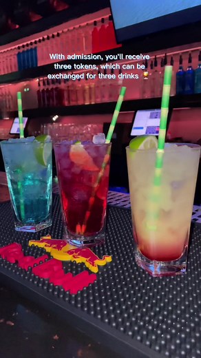 The Amsterdam Icebar is an absolute must-see on your Amsterdam bucket list! ❄️💙 #icebaramsterdam #beer #cocktails #amsterdamicebar #shots #amsterdam #iceicebaby #amsterdamactivities #thingstodoinamsterdam #mustdoamsterdam #amsterdamguide