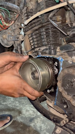 32K views · 461 reactions | How To Set Flywheel Motorcycle Engine #engineblock #mechanic #shortsfeed #shorts | Top Service | Facebook