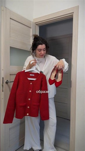 How do you like the look? 😏 The item number for the red tweed jacket is #WW366369 💔