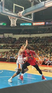 Allein ⚔️ Jeron is where the action is - even though the ball was in the area of Brandon ⚔️ June Mar in this sequence. #PBAFinals #PBASeason49 | Spin Life
