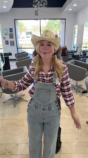 Nothing scary here- just good hair and great vibes🎃👻#fyp #blowthisup #hairstylist #altamoda #sanantonio