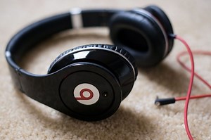 How to Replace the Batteries in the Beats by Dre | Techwalla