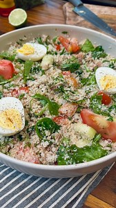 Recette 6/6 : Salade de Fonio au Thon et Roquette du Sénégal Pour clore cette série de recettes de la semaine… Je mangeai déjà énormément le fonio (vous même vous savez 🙈😅) mais depuis que j’ai découvert la marque @findifoods je le cuisine davantage car c’est tellement facile et rapide à préparer. Précuit et pas besoin de nettoyage préalable. J’espère que cette série de recette facile vous a plu, je reviens cette semaine avec une nouvelle série où on va cuisiner des classiques mais avec une pe