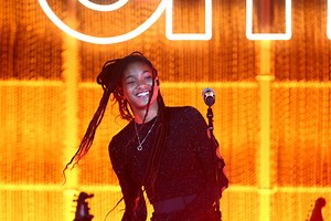 Willow Smith Shows Off Her Toned Abs In Workout Selfie