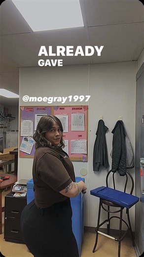 Moe Gray on Instagram: "On my way out of work and on my way to @planetfitness #gymrats #gymmotivation #glutesworkout #gymgirls #glutegains"