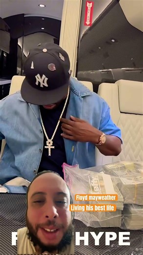 Floyd mayweather flexing his wealth and his talking his smack. #g2rizo #explore #floydmayweather