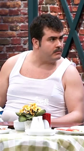 ÇGHB Gurmesi on Instagram: "Türk usulü kahvaltı 🤣 Daha fazlası için takip edin. Futbol sahası dikdörtgen şeklinde olup sahanın kenarlarda yer alan çizgileri taç çizgisi, kısa kenarlarda yer alan çizgiler ise kale çizgisi olarak adlandırılır. Kale çizgileri 45 ile 90 m arasında, taç çizgileri 90 ile 120 m arasında olmalıdır. Uluslararası maçlarda ise bu uzunluklar kale çizgileri için 64 ile 75 m, taç çizgileri için ise 100 ile 110 m olarak belirlenmiştir. Saha, her iki taç çizgisinin orta noktas