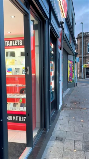 No way 😱 #stokeontrent #staffordshire #uk #iphone #samsung #repairs | Mobile Hub