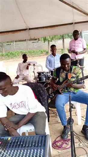 Life History of Congolese Music 🇨🇩🎶 Congolese music was born along the mighty Congo River 🌊🥁, where rhythm was life and drums spoke louder than words. Music guided love ❤️, culture 🌿, ceremonies 👣, and storytelling 📖 in Congo communities 🇨🇩. In the 1940s–1950s, Congolese artists mixed traditional African rhythms 🥁 with Cuban rumba vibes 🇨🇺🎺. This fusion gave birth to Rumba Congolaise 💃🏾🎸—smooth, emotional, and full of soul ❤️🎶. The 1960s–1970s became the golden age ✨🏆. Legends