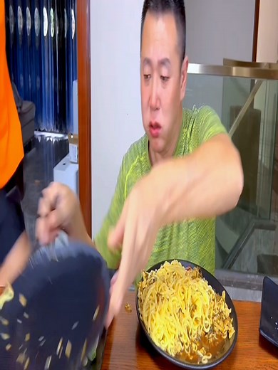 21K views · 185 reactions | He eats everything without leaving a trace, and is useless at everything he does. I can't stand it! 戀裸 | Cliftondaen | Facebook