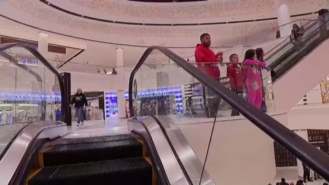 Here's which stores will be open, closed on Christmas Eve and Christmas day